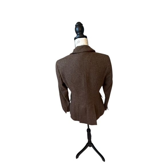 Elegant Women's Tan Tweed Blazer - Picture 11 of 14